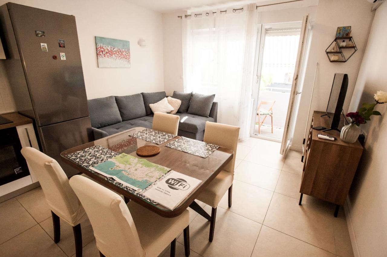 Apartment Little Violet - Balcony & Free Parking Zadar Exteriör bild